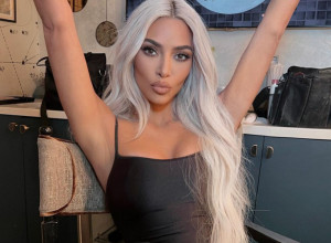 KIM, ŠTA SI TO OBUKLA?  Kardašijanka papreno platila proslavu svog rođendana, a svi pričaju samo o njenom stajlingu! (FOTO)