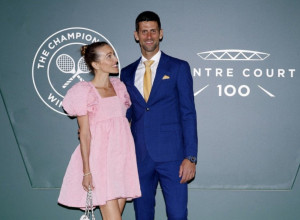 NOVAK I JELENA ĐOKOVIĆ IZNENADILI BEOGRAĐANE: Pojavili se na sajmu knjiga, a svi su gledali samo u jedan detalj! (FOTO)