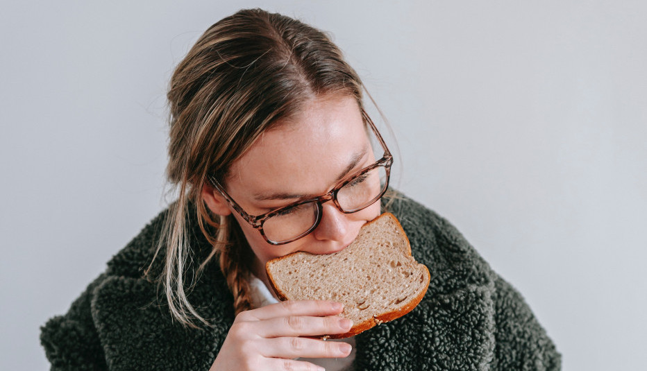 DA LI JE ZDRAVO ČESTO JESTI HLEB?  Odgovori stručnjaka će vas šokirati!