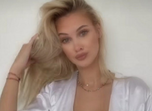 OVU ŽENU TUŽILI SU JER IZGLEDA BRUTALNO: Verovali ili ne, atraktivna plavuša morala da plati i test da dokaže da su joj grudi prave! (FOTO)