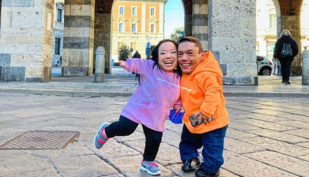 ONI SU NAJNIŽI PAR NA SVETU, zajedno su visoki svega 1,81 metar! Vole život i šire ljubav, a ovo im je najveći izazov (FOTO)