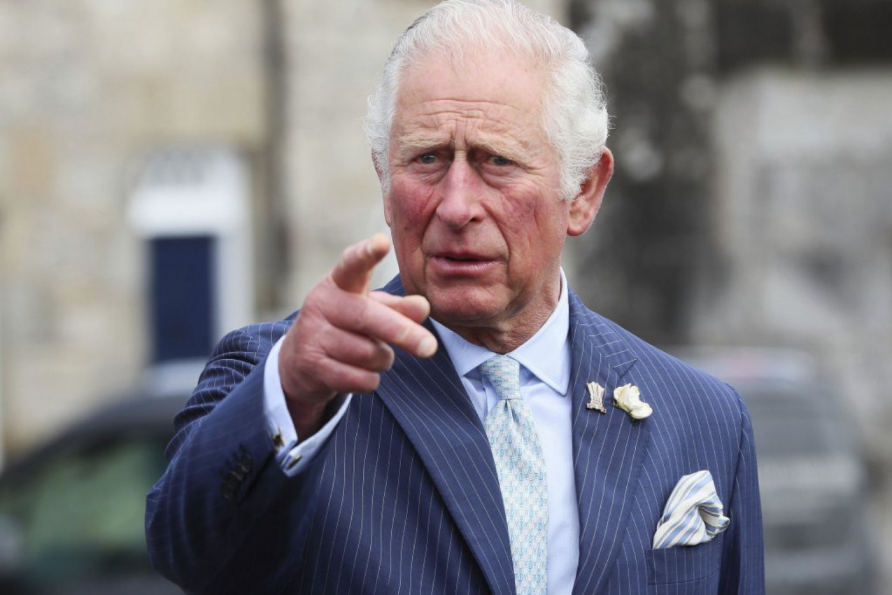 LEKARI PROGOVORILI O ČARLSOVIM OTEČENIM PRSTIMA! "Kobasice" su glavna tema svetskih medija