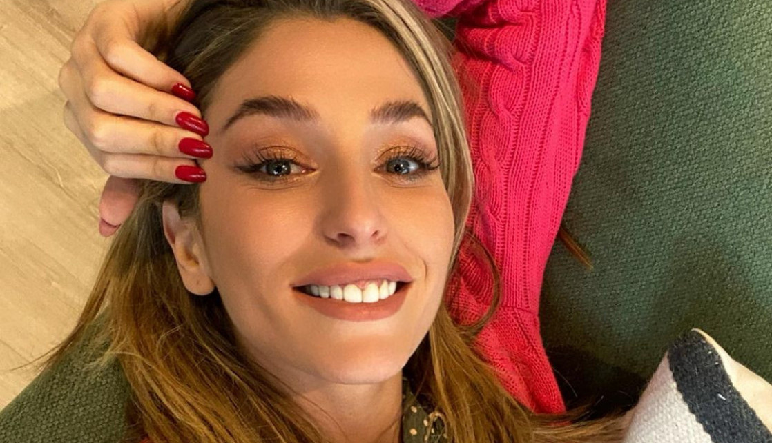 LEPA GAGIJEVA ĆERKA NIKAD PROVOKATIVNIJA: Anđela se opustila, pa pokazala više nego što treba, komentari se samo nižu! (FOTO)