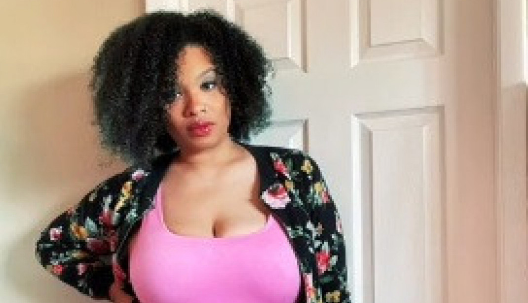 PORUČILA JE HALJINU ZA SUŽAVANJE FIGURE, a na njoj dobila dlačice i užas kakav nije ni sanjala! Kada se pogledala s leđa tek je usledio šok (VIDEO)