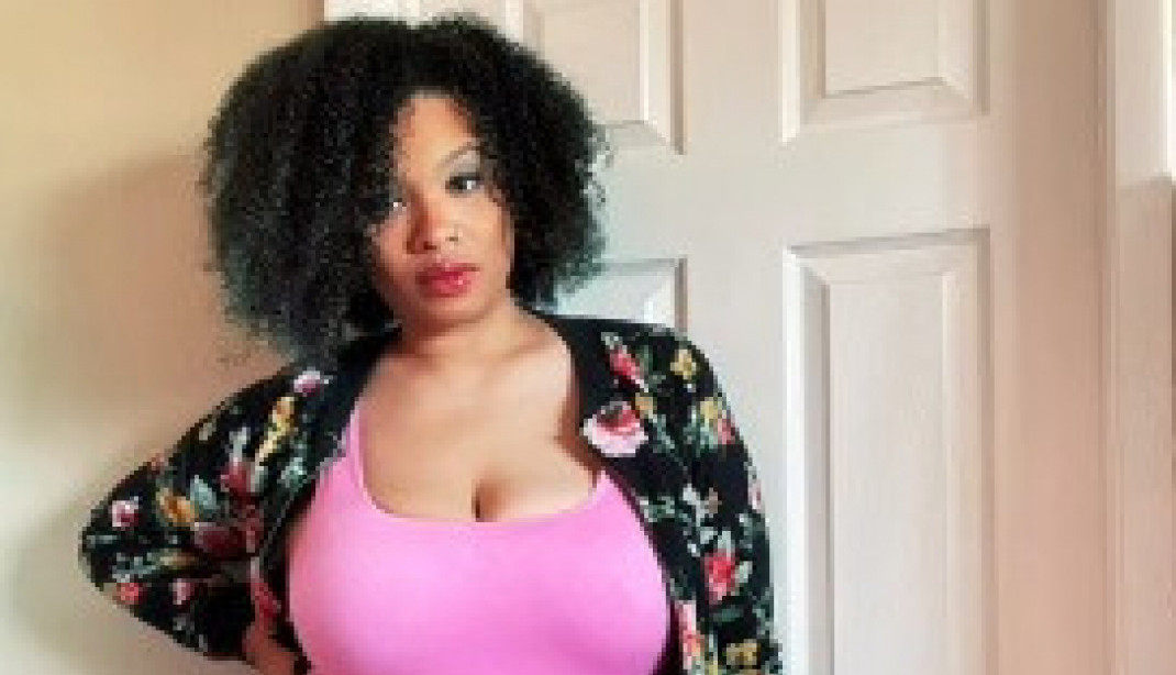 PORUČILA JE HALJINU ZA SUŽAVANJE FIGURE, a na njoj dobila dlačice i užas kakav nije ni sanjala! Kada se pogledala s leđa tek je usledio šok (VIDEO)