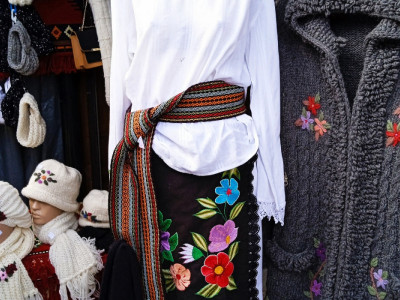Vezena košulja je deo srpske narodne nošnje
