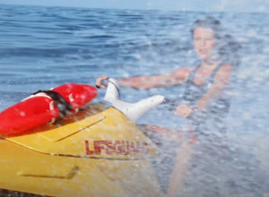 ČUVARKA PLAŽE "RUŠI" INSTAGRAM, A NIJE PAMELA: Kakva bomba na pragu šeste decenije, svi gledaju u izazovnu pozu s nogama! (FOTO)