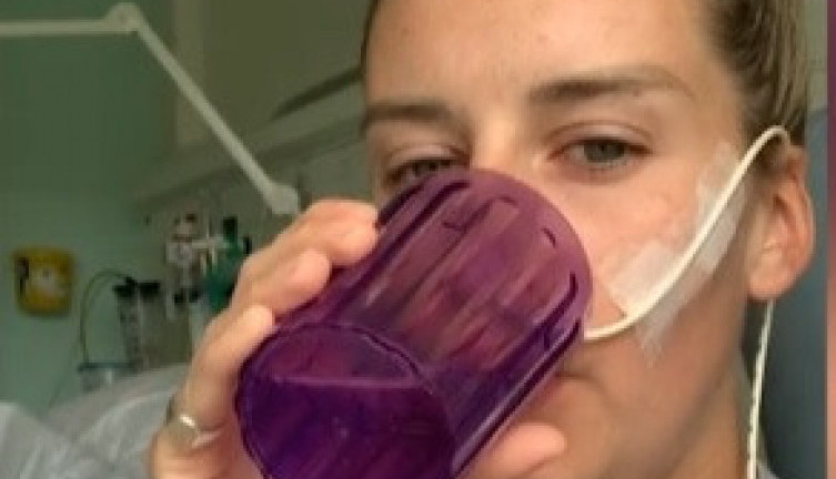 STJUARDESA JE PRIMETILA RANE U USTIMA, otišla je kod zubara i rekli su joj da mora da vadi umnjake i nosi protezu! Istina je bila potpuno drugačija! (FOTO)