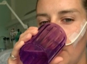 STJUARDESA JE PRIMETILA RANE U USTIMA, otišla je kod zubara i rekli su joj da mora da vadi umnjake i nosi protezu! Istina je bila potpuno drugačija! (FOTO)