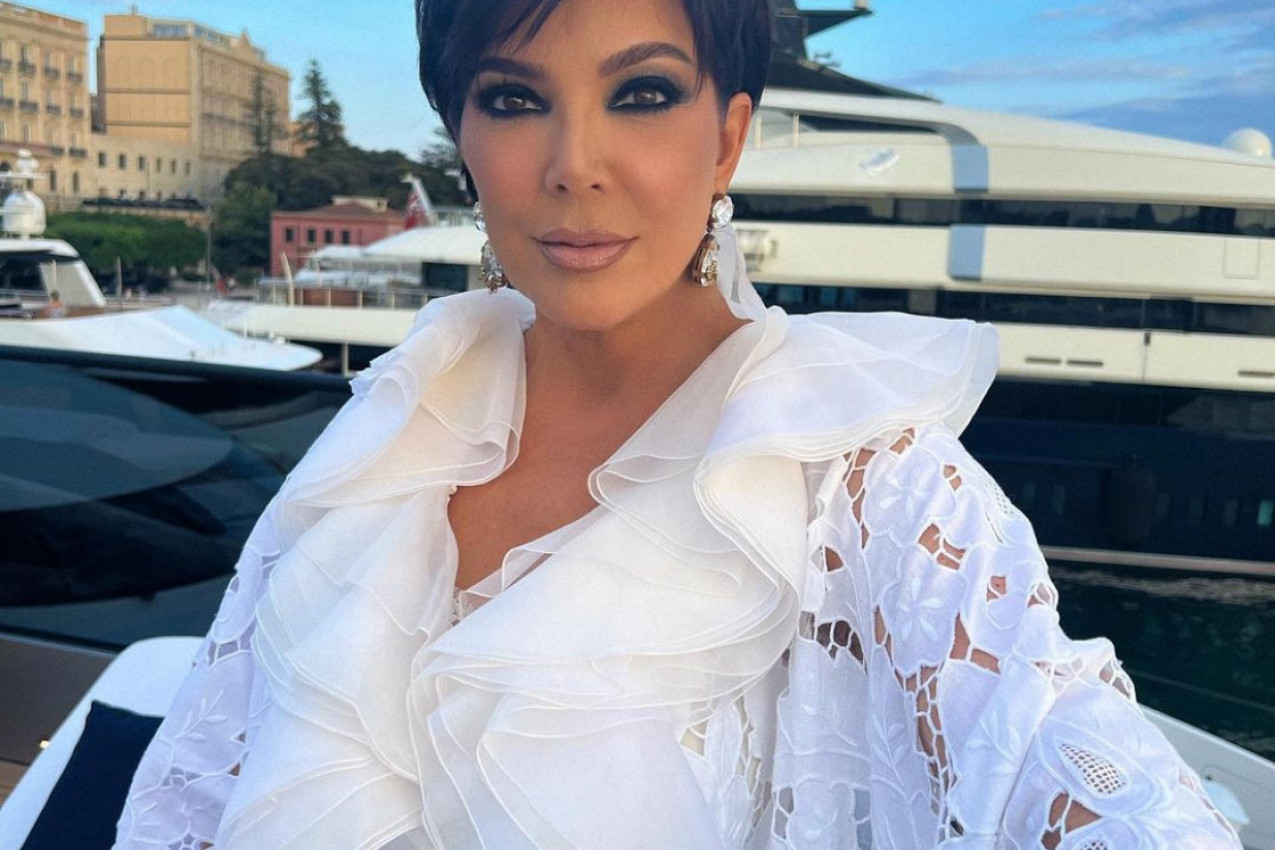 IMA 67 GODINA I NEZASIT LIBIDO: Ova poznata dama je zavisna od intimnih odnosa, kamere su je odale! (FOTO)