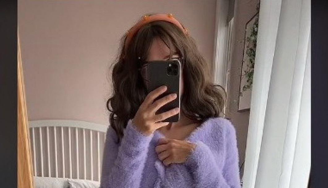 ONA IMA 45 KILOGRAMA I VISOKA JE SAMO 160 CM, ALI NJENE PRIRODNE GRUDI SU KAO ZA ŽENU OD DVA METRA: Muškarci kad me vide ne mogu da veruju da mi sve preliva iz kupaćeg kostima! (VIDEO)