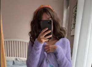 ONA IMA 45 KILOGRAMA I VISOKA JE SAMO 160 CM, ALI NJENE PRIRODNE GRUDI SU KAO ZA ŽENU OD DVA METRA: Muškarci kad me vide ne mogu da veruju da mi sve preliva iz kupaćeg kostima! (VIDEO)