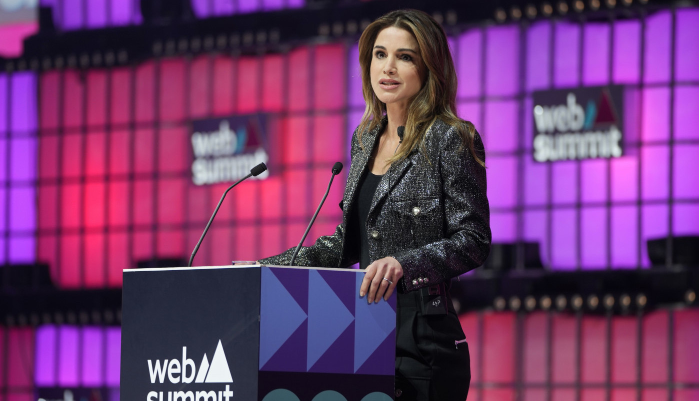 KRALJICA OBARA S NOGU! Svi pričaju o haljini koju je obukla jedna od najbogatijih žena sveta, a evo šta je rekla o sinovljevoj budućoj ženi! (FOTO)