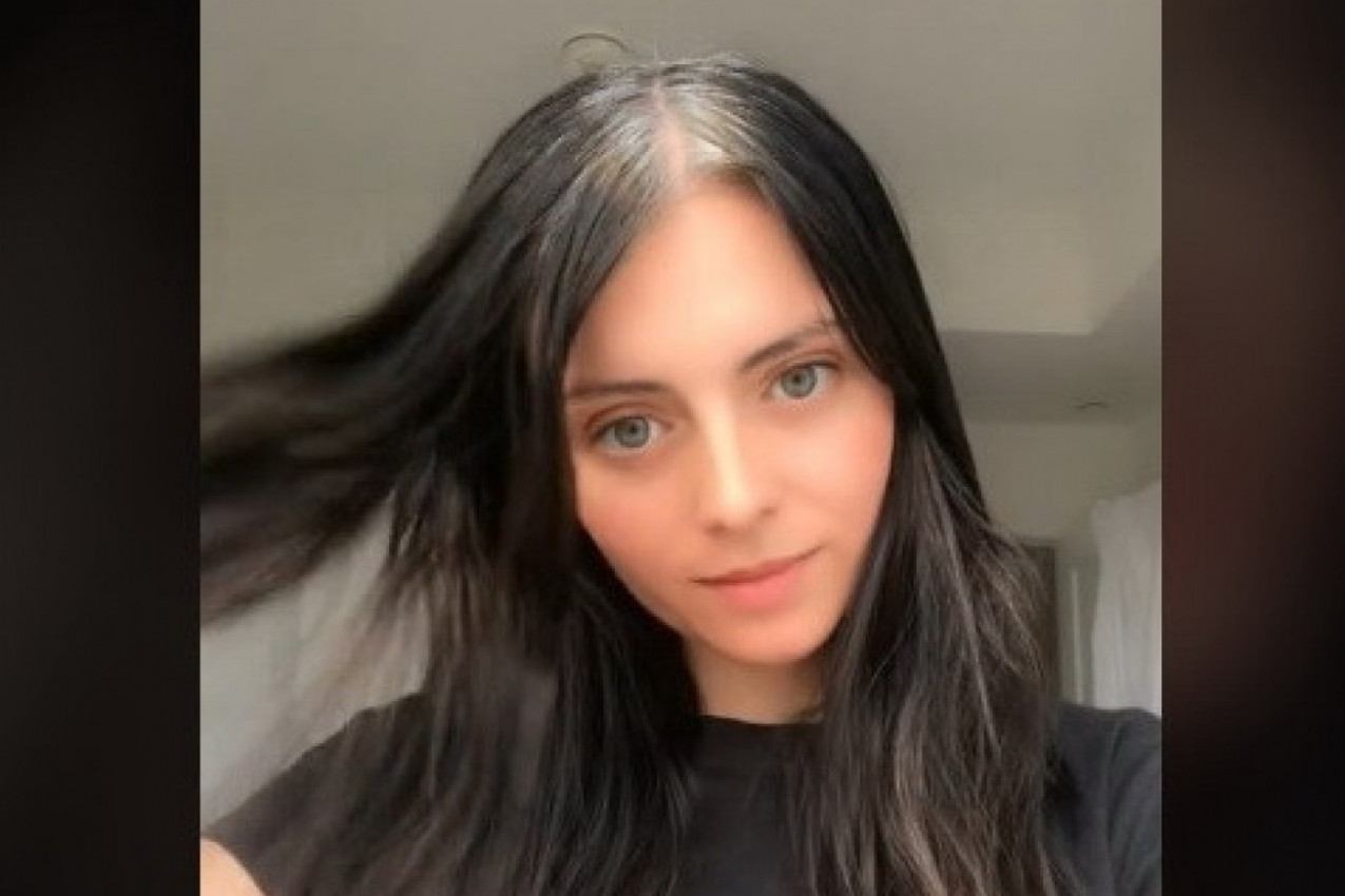 OSEDELA JE KADA JE IMALA SAMO 14 GODINA! Ova devojka privlači poglede gde god se pojavi, nikome nije jasno kako je to moguće, a sada je otkrila šta joj se dogodilo!