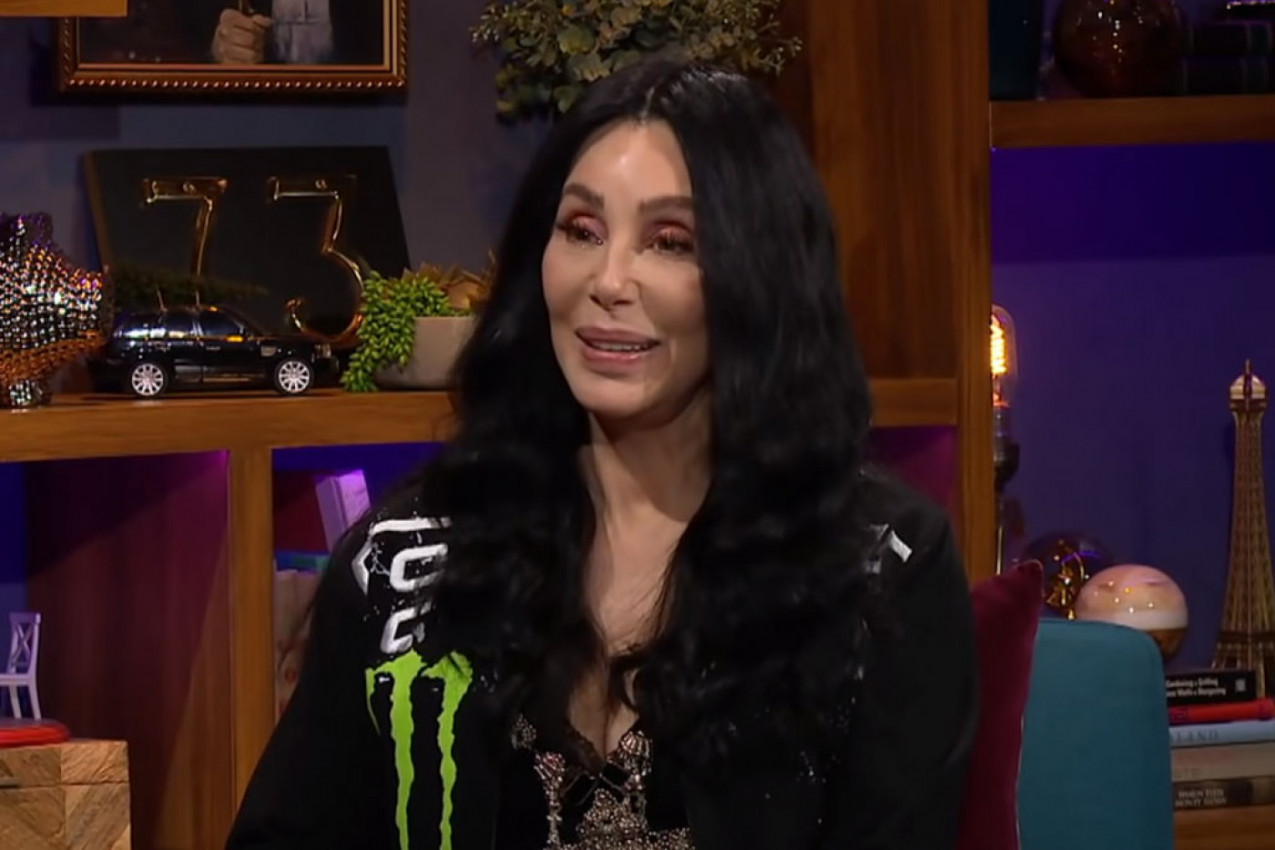 POGLEDAJTE KAKO IZGLEDA NOVI DEČKO ŠER KOJI JE OD NJE MLAĐI SKORO POLA VEKA! Ona je imala da poruči samo jedno (FOTO)