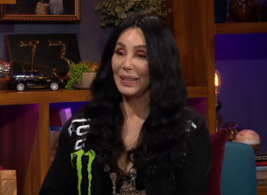 POGLEDAJTE KAKO IZGLEDA NOVI DEČKO ŠER KOJI JE OD NJE MLAĐI SKORO POLA VEKA! Ona je imala da poruči samo jedno (FOTO)