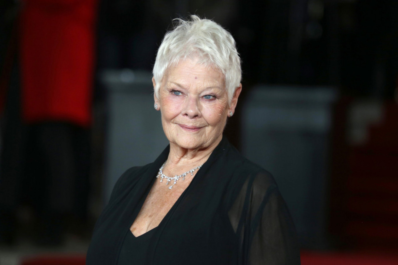 ČUVENA GLUMICA VIŠE NE VIDI NI ŠTA JOJ JE U TANJIRU! Potresna ispovest zvezde filmova o Džejmsu Bondu, zdravlje joj je ugroženo!