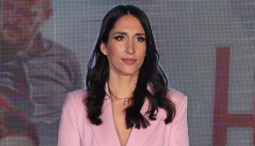 JELISAVETA, ŠTA TI JE TO ISPALO? Svi bruje o glumičinim grudima u izazovnoj pozi! (FOTO)