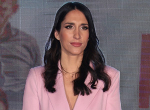 JELISAVETA, ŠTA TI JE TO ISPALO? Svi bruje o glumičinim grudima u izazovnoj pozi! (FOTO)