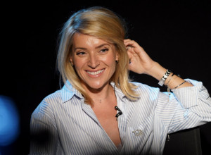 ANĐELKA PRPIĆ U STRASTVENOM ZAGRLJAJU! Priznala mu je koliko ga voli, javnost oduševljena, ređaju se komentari! (FOTO/VIDEO)