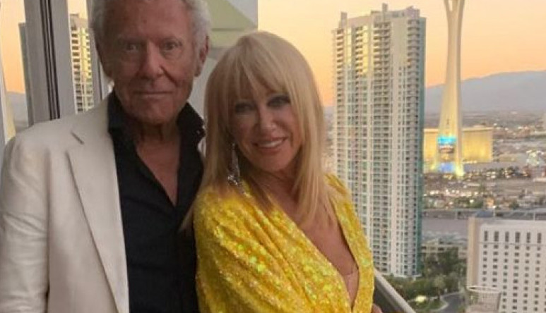 ZAJEDNO IMAJU VIŠE OD 160 GODINA I NE MOGU DA SE OBUZDAJU U KREVETU!  Poznata lepotica šokirala priznanjem da sa suprugom ima odnose i po nekoliko puta dnevno!