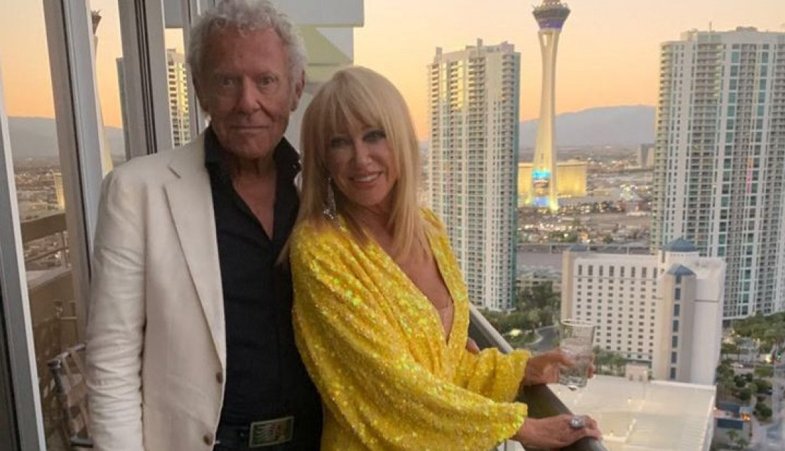 ZAJEDNO IMAJU VIŠE OD 160 GODINA I NE MOGU DA SE OBUZDAJU U KREVETU!  Poznata lepotica šokirala priznanjem da sa suprugom ima odnose i po nekoliko puta dnevno!