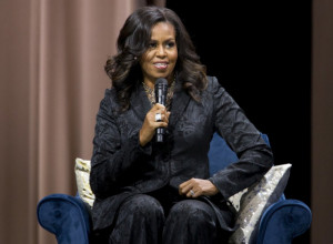 MIŠEL OBAMA OSNAŽUJE ŽENE: Menopauza je problem o kojem se malo govori, želim da znam sa čime se suočavam! (FOTO)