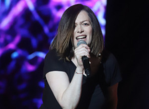 ŠOKANTNA TRANSFORMACIJA IVANE PETERS! Pevačica promenila lični opis, svi gledaju u njenu kosu i ne veruju šta je uradila! (FOTO)