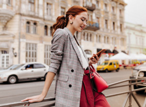 UPOZNALA JE MUŠKARCA PREKO  INTERNETA, A ONDA JE ON NESTAO:  Lepotica je ubrzo saznala jezivu istinu o čoveku svojih snova!