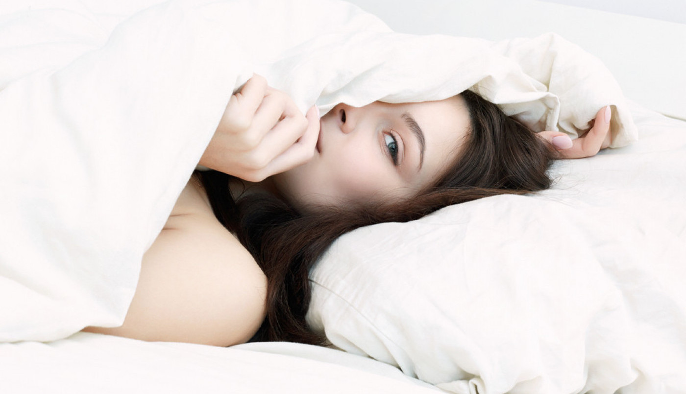 EVO NA KOJOJ STRANI TREBA SPAVATI DA BI SE MOZAK OČISTIO TOKOM NOĆI! Samo je jedan položaj pravi, pomaže i u prevenciji bolesti!