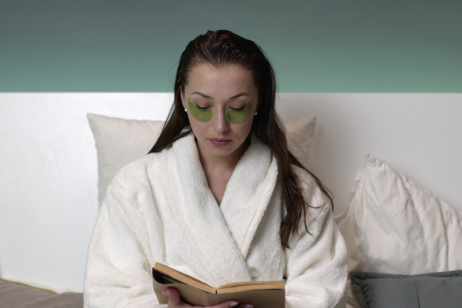 NIKAKO NE ODLAZITE U KREVET S MOKROM KOSOM! Stručnjaci upozoravaju: Ne želite da vam se ovo dogodi s kožom glave!