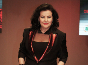 DA LI JE TO SNEŽANA SAVIĆ? Snimak čuvene glumice zatekao korisnike društvenih mreža, evo kako sada izgleda žena koja je devedesetih redom osvajala muška srca! (VIDEO)