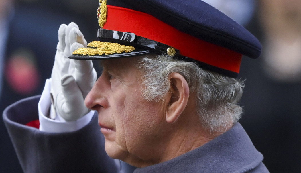 ČARLS U ZAGRLJAJU OBNAŽENIH PLESAČICA: Isplivali snimci kralja Engleske u zanosu, svet u šoku! (VIDEO)