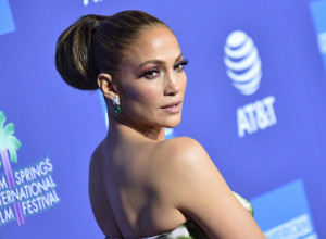 ISPLIVALE FOTOGRAFIJE, SVE CRNO NA BELO:  Zbog ovog detalja svi tvrde da je Dženifer Lopez obmanula javnost i ipak posetila estetskog hirurga! (FOTO)