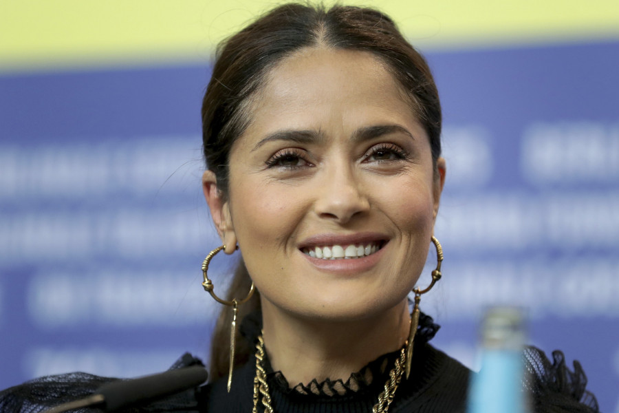 UBIJA KAKO IZGLEDA! Ceo svet priča o haljini Selme Hajek i o njenom dekolteu, šta je to pokazala?