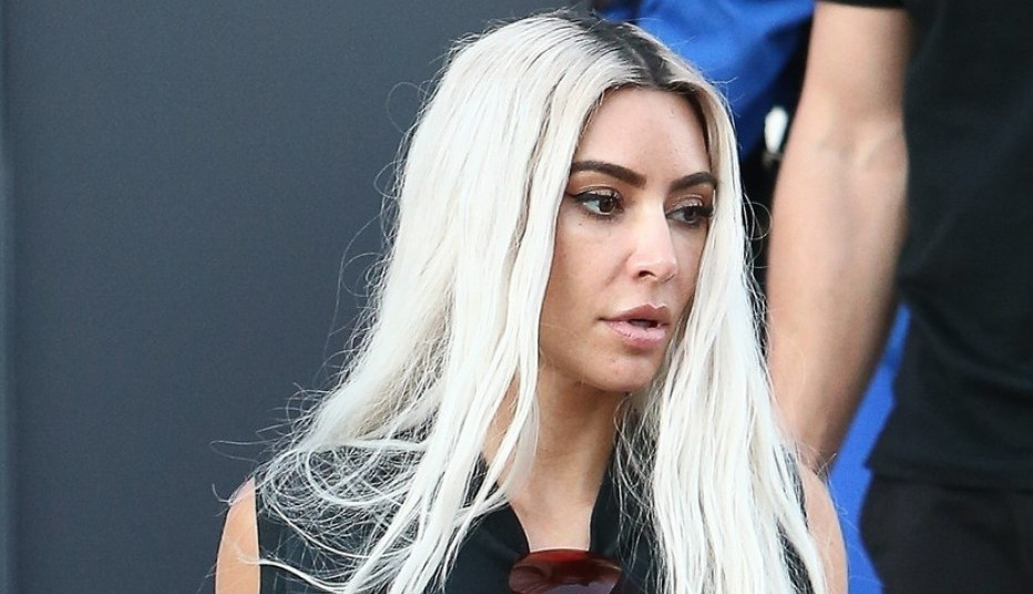 KUPAĆI TANJI OD STRUNE, KO BI OVO NOSIO? Kim Kardašijan ponosno pokazala svoju novu liniju veša, ljudi u šoku: Da nisi pogrešila veličinu? (FOTO)