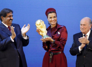 CEO SVET ĆE OD DANAS GLEDATI U OVU ŽENU! Ona je najmoćnija dama Katara, ima šest doktorata, sedmoro dece i lepotu od koje zastaje dah! (FOTO)