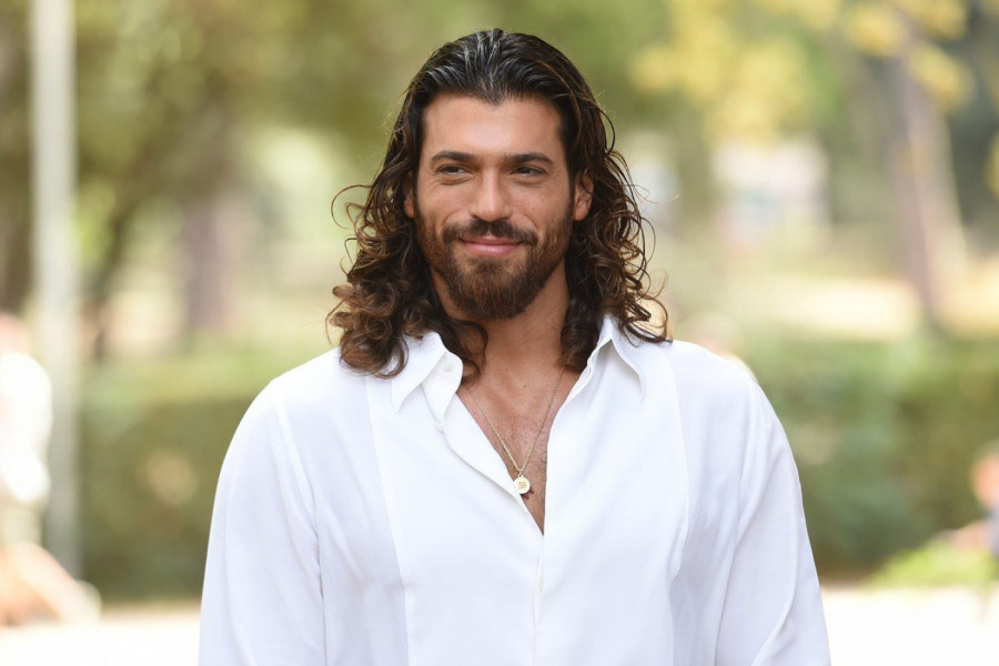 ČUVENI GLUMAC POKAZAO PONOS! Za njim uzdišu sve Srpkinje, a sad je u svlačionici otkrio i glavni adut, svi komentarišu samo jedno! (FOTO)