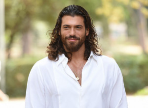 ČUVENI GLUMAC POKAZAO PONOS! Za njim uzdišu sve Srpkinje, a sad je u svlačionici otkrio i glavni adut, svi komentarišu samo jedno! (FOTO)