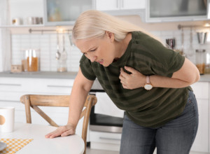 7 SIMPTOMA SRČANOG UDARA KOJI SE JAVLJAJU TAČNO MESEC DANA PRE NAPADA! Stručnjaci upozoravaju: Ovako ćete ih razlikovati od ostalih bolesti!