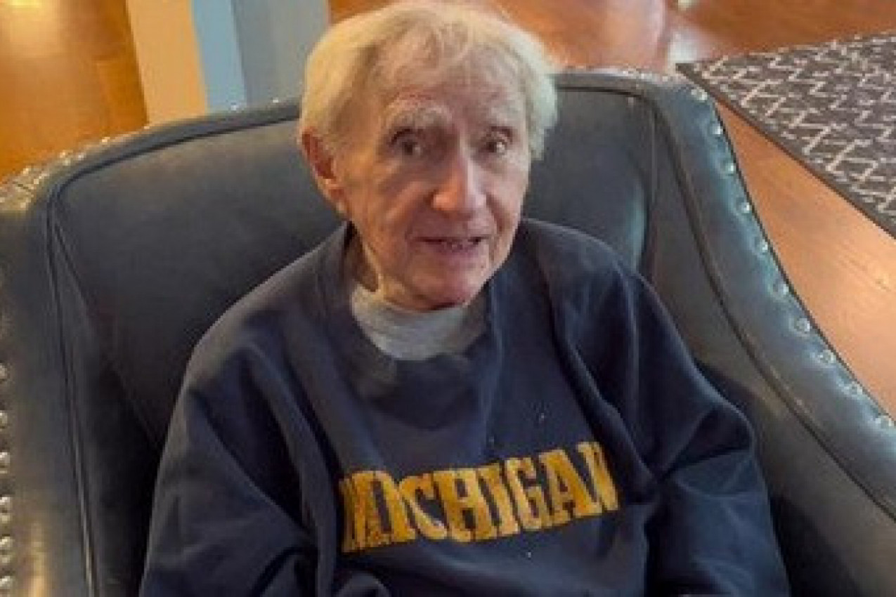 ON JE NAJSTARIJI DOKTOR NA SVETU, kada vidite koliko ima godina, ostaćete bez teksta! Još je aktivan, a otkrio je koje tri stvari nikad nije radio u životu! (VIDEO)