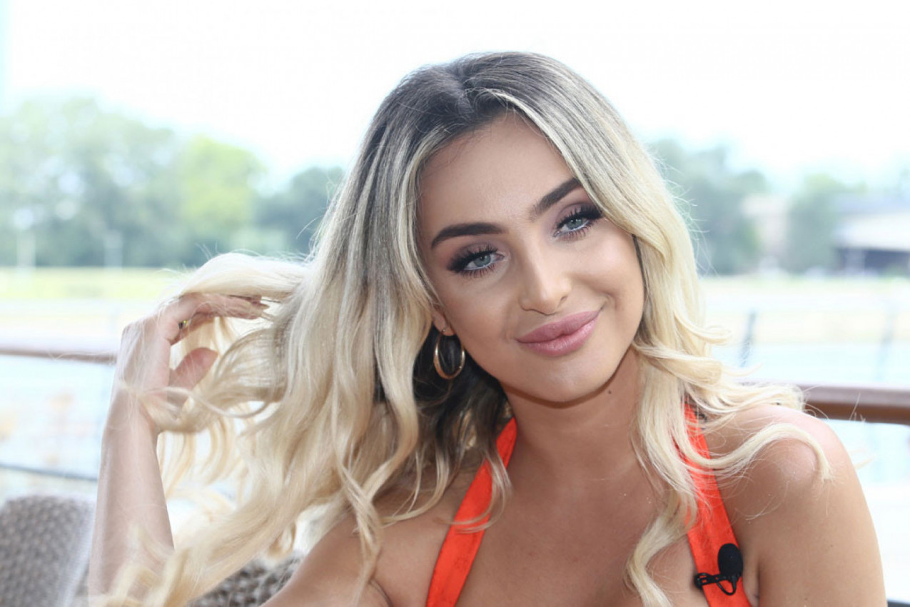 ŠTA SI TO OBUKLA, MAJO? Svi pričaju o ovom odevnom predmetu Berovićke od čije cene vam će se zavrteti u glavi (FOTO)