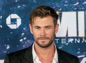 HOLIVUDSKI LEPOTAN SE POVLAČI IZ GLUME NAKON ZASTRAŠUJUĆEG SAZNANJA! Svet plače, čuveni Tor u teškom stanju!