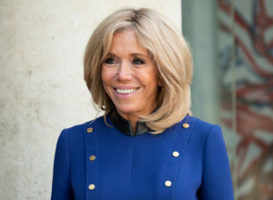 OPET CEO SVET BRUJI O MAKRONOVOJ ŽENI: Zbog jednog detalja svi se ponovo bave likom i delom vremešne prve dame Francuske! (FOTO)