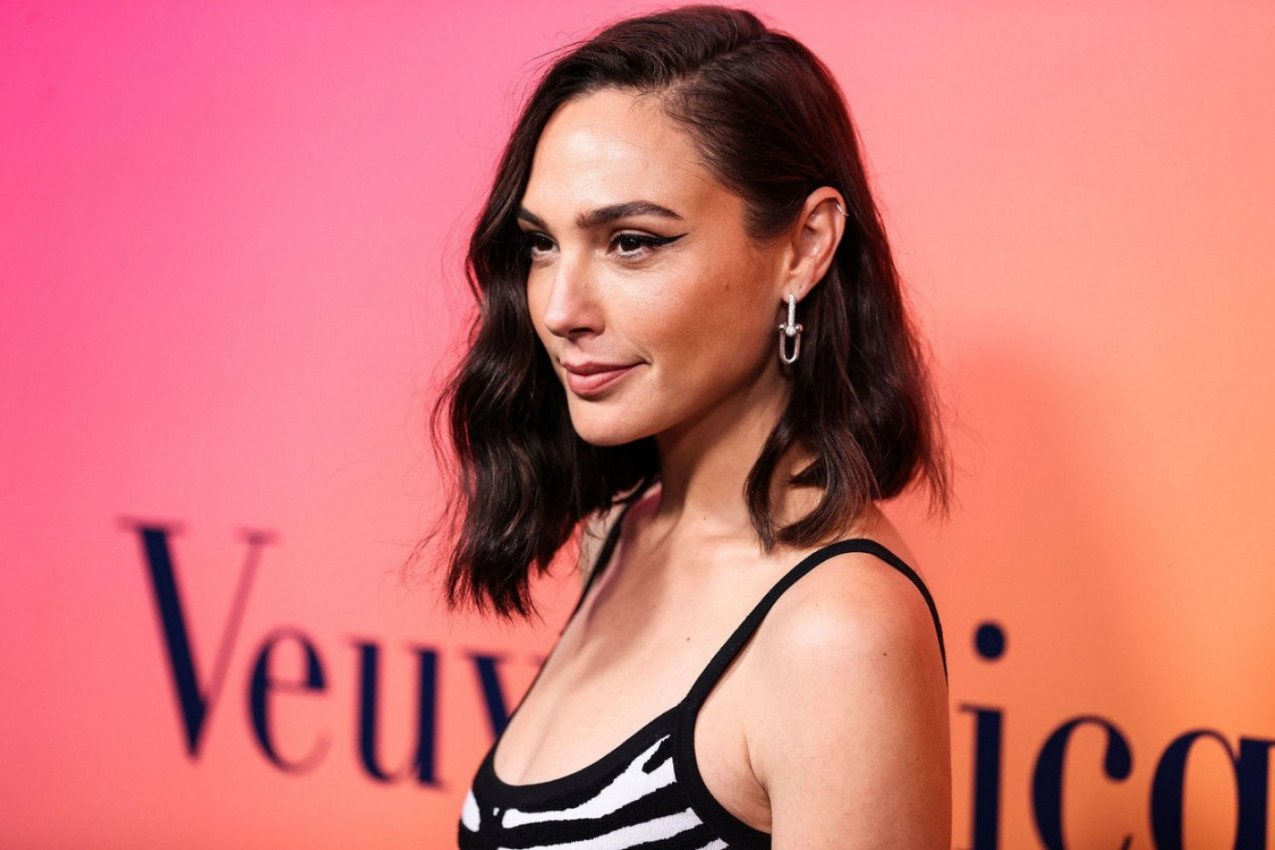 HOLIVUDSKA LEPOTICA SE SAVILA I ZAČUO SE VRISAK: Šta joj je to sa zadnjicom, usledila je njena još neverovatnija reakcija!