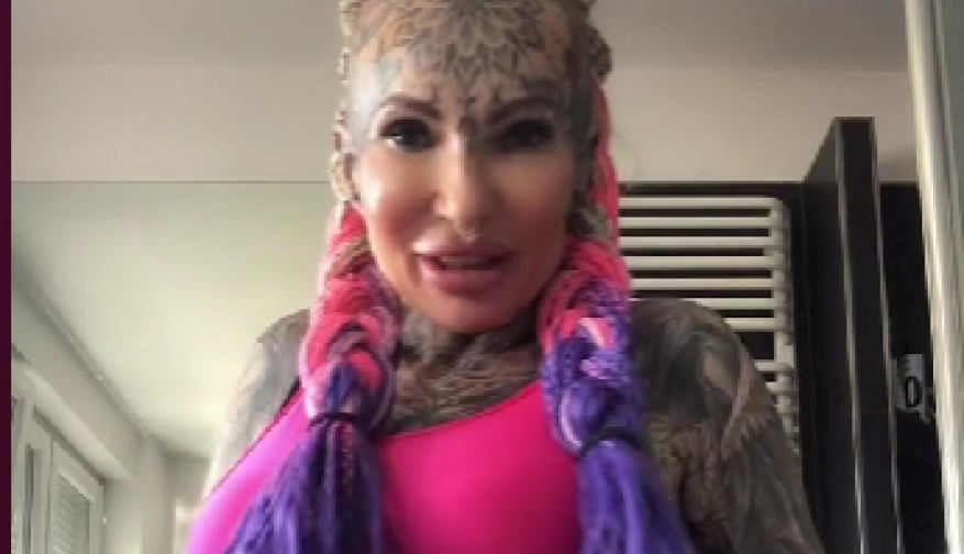 ADRIJANA JE CELO TELO PREKRILA TETOVAŽAMA: A kada čujete razlog, bićete u neverici! (VIDEO)