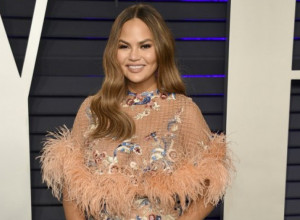 DA LI BISTE URADILI TRANSPLATACIJU OBRVA? Da, i to je moguće, evo kako izgleda čuvena manekenka koja se podvrgla toj intervenciji! (FOTO)