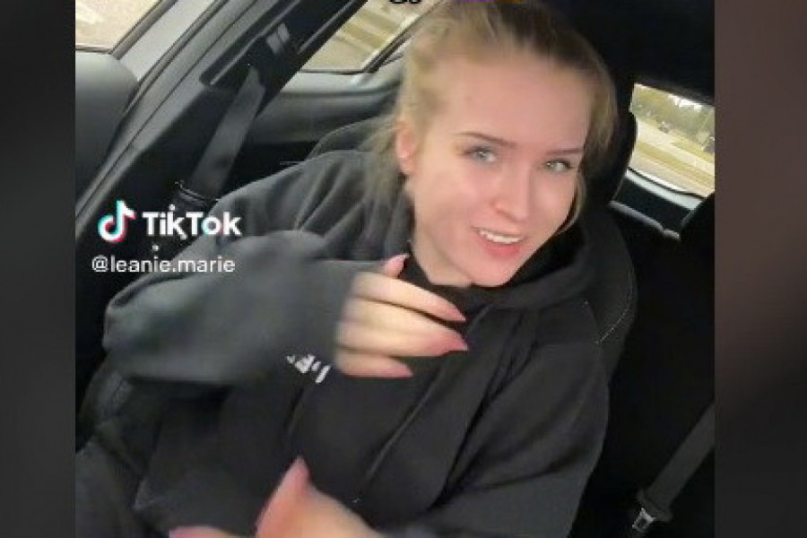 IZBACILI SU JE IZ TERETANE JER JE PROVOKATIVNO OBUČENA: Tktokerka pokazala u čemu vežba, mreže se usijale zbog komentara o njenoj odeći! Jel moguće ovo? (VIDEO)