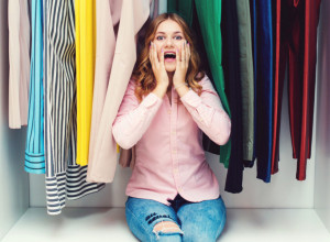 I VI STE OD ONIH KOJIMA NEDOSTAJE PROSTORA ZA ODEĆU U ORMARU? Potreban vam je samo jedan predmet i mesto će nastati u trenu!