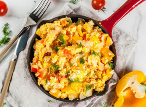 KAJGANA SA PAPRIKAMA:  Doručak koji će vam dati energiju za ceo dan! (FOTO)